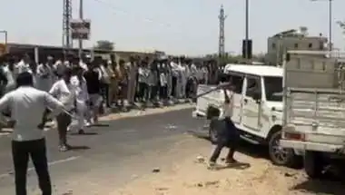 वेड़िया गांव में दो पक्षों में झड़प, NH-925A पर वाहनों में तोड़फोड़; तीन घायल